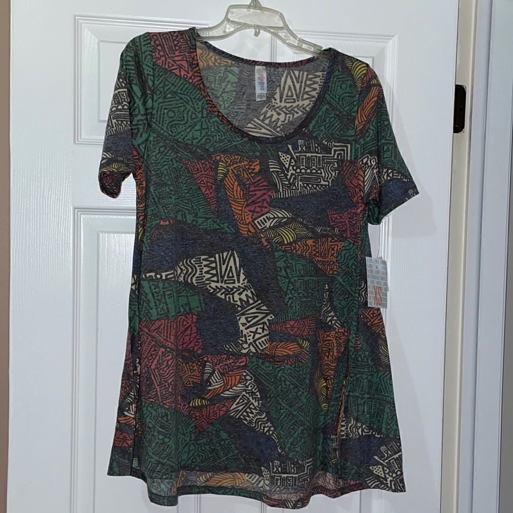 (5/$25) LuLaRoe Gray Geometric Print Perfect T Top